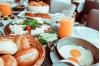 fried-egg-beside-bread-platter-2662875